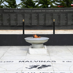 Vigilia por Malvinas “40 Aniversario de la gesta heroica” – Ushuaia